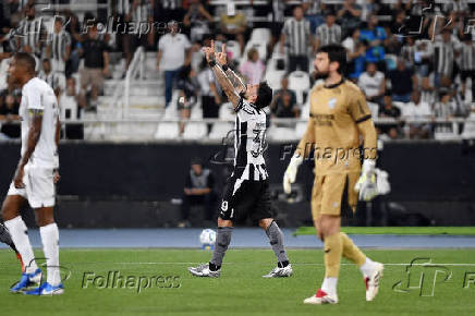 Partida entre Botafogo e Ceará pelo Campeonato Brasileiro 2025.