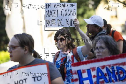 People protest Trump's order to delpoy National Guard in Washington DC