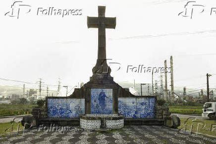 Cruzeiro Quinhentista, monumento no início da estrada Caminhos do Mar, em Cubatão (SP)