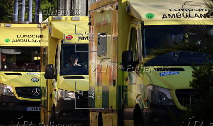 Hospitals in England look to shed jobs to cut costs