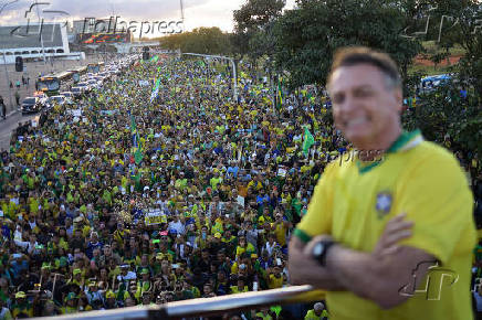 Bolsonaro rallies for amnesty bill three days after hospital discharge