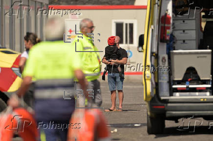 Siete fallecidos y un bebé desaparecido al volcar un cayuco en el puerto de La Restinga