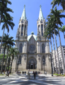 Catedral da Sé em destaque no centro de São Paulo