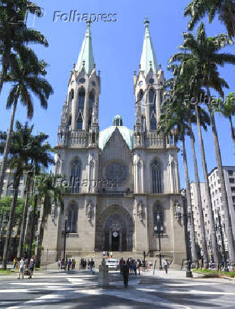 Catedral da Sé em destaque no centro de São Paulo
