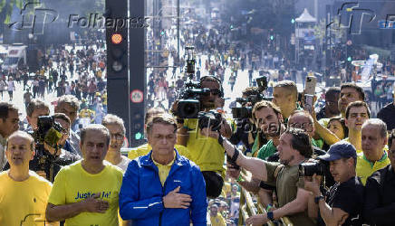 Bolsonaro chega para ato a seu favor na avenida Paulista