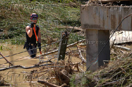 Buscan a dos personas arrastradas por el río Foix, a la altura de Cubelles (Barcelona)