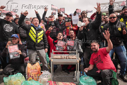 Entregadores de apps protestam contra condições de trabalho