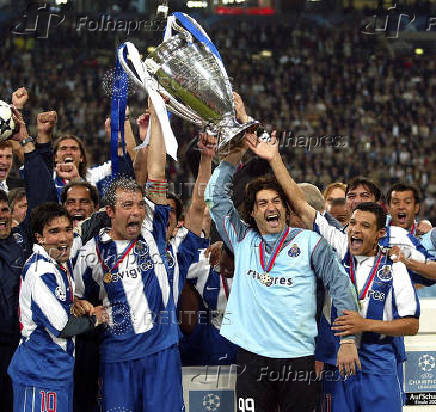 FILE PHOTO: Porto's Vitor Baia lifts the trophy with Jorge Costa