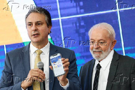 Ministro da Educação, Camilo Santana, ao lado do presidente Lula 