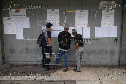 Abren los centros de voto en Venezuela para las elecciones regionales y legislativas