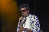 O cantor seu Jorge se apresenta no festival C6 Fest