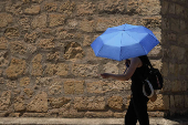 El calor de hasta 42 grados se queda hasta el viernes, cuando llega un leve alivio térmico