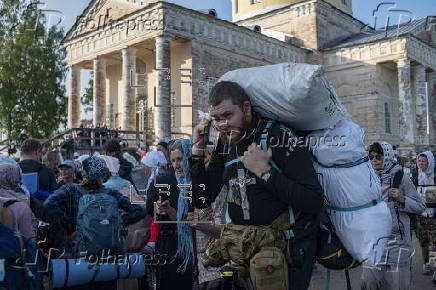 Orthodox Christians take part in annual Velikoretsky Cross procession