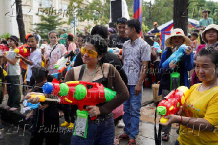 Revellers celebrate New Year Water Festival in Phnom Penh