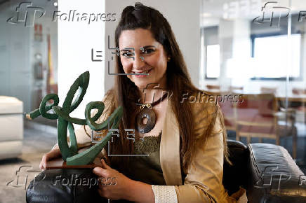 María de Frutos, escultora del Premio EFE: Todo el pasado de la Agencia está en la pieza
