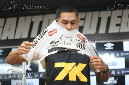 Gustavo Caballero é apresentado como novo reforço do Santos