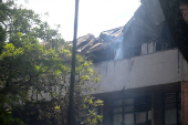Bombeiros fazem rescaldo em prédio da PUC-PR