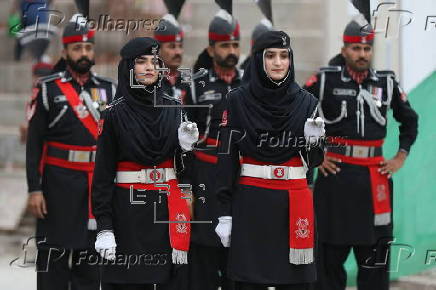 Flag lowering ceremony at Pakistan-India border in Wagah