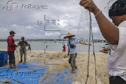Bad weather and high waves warning for Bali