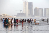 Karachi experiences intense heatwave