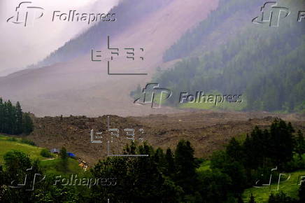 Birch Glacier causes avalances near Blatten