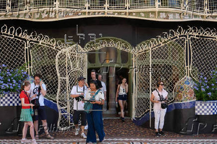 La icónica Casa Batlló de Gaudí recupera el aspecto original de su fachada posterior