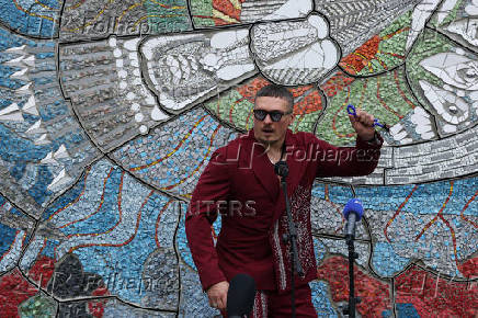 Heavyweight Champion Oleksandr Usyk Launches a Fundraiser for the rebuilding of apartment buildings in Ukraine