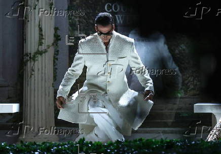 Falguni Shane Peacock - Runway - India Couture Week