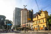 Praça João Mendes e a Igreja São Gonçalo no centro de São Paulo