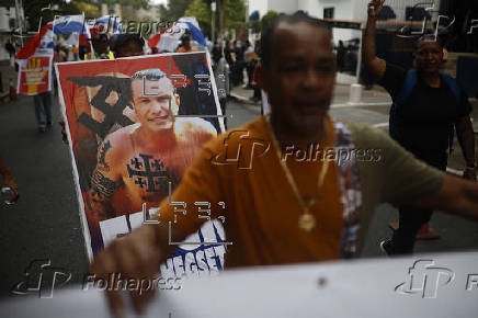 Sindicados protestan en Panamá por la visita de Peter Hegset al país