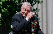 WW2 veteran Pampukhov receives congratulations on Victory Day amid Russia-Ukraine conflict in Donetsk region