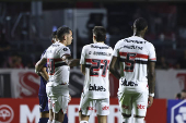 Match between são paulo and talleres for the 2025 libertadores cup.