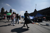 Tras 24 días, maestros retiran plantón en Ciudad de México y advierten regreso a Sheinbaum
