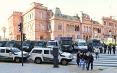 Controles en buses y fuerte despliegue policial por marcha en apoyo a Cristina Fernández