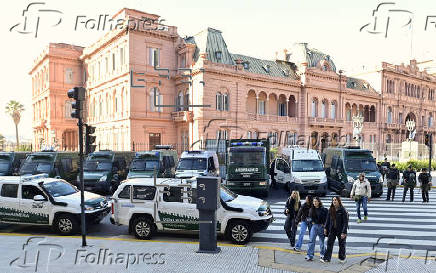 Controles en buses y fuerte despliegue policial por marcha en apoyo a Cristina Fernández