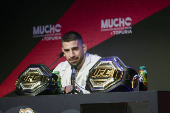 El campeón del mundo del peso ligero de artes marciales mixtas, el español Ilia Topuria, comparece este viernes en una rueda de prensa, en Madrid