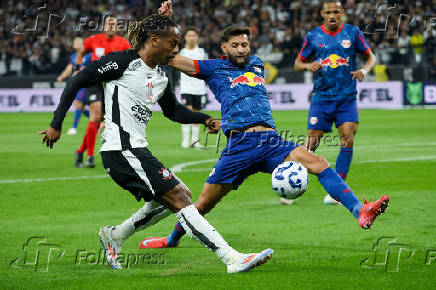 Partida entre corinthians e red bull bragantino pelo campeonato brasileiro