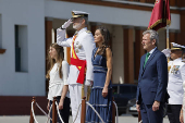 Los reyes y la infanta Sofía asisten a la entrega de reales despachos a los nuevos oficiales en la Academia Naval de Marín