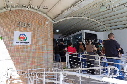 Servidores da saúde formaram fila quilométrica para entregar cartas de oposição à taxa sindical em sp