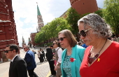 Foreign diplomats lay flowers at Moscow?s Tomb of Unknown Soldier ahead of Victory Day