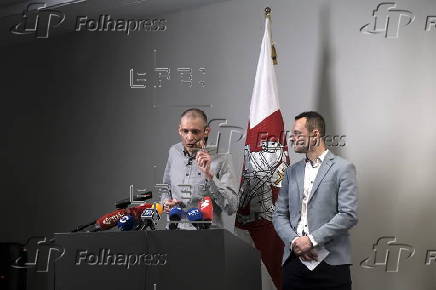Belarus opposition leader Tikhanovsky reunites with wife in Lithuania after release