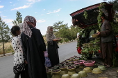 Mulberry seasonal fruit sales