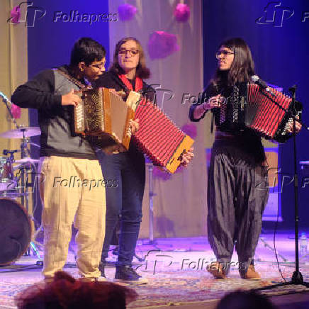 MALUKOS BELEZA ENCANTA COM SHOW INCLUSIVO NO TEATRO DA AMRIGS