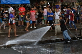 Manila orders cleanup of waterways after health emergency