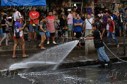Manila orders cleanup of waterways after health emergency