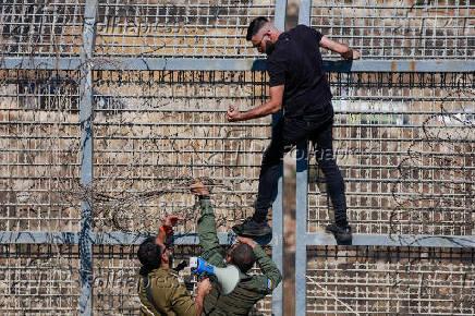 Ceasefire line between Israeli-occupied Golan Heights and Syria