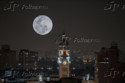 Lua Azul registrada em São Paulo