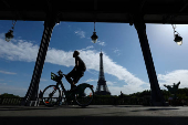 The Pont de Bir-Hakeim bridge and the Eiffel Tower in Paris