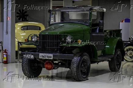 Carros expostos no museu de Antiguidades Mecânicas Roberto Lee