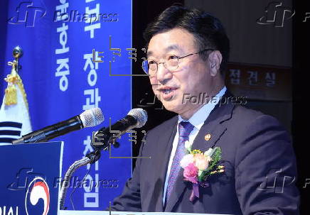 New interior minister inaugurated